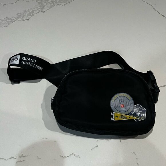 Compact Black Belt Bag with Adjustable Strap - Picture 1 of 3